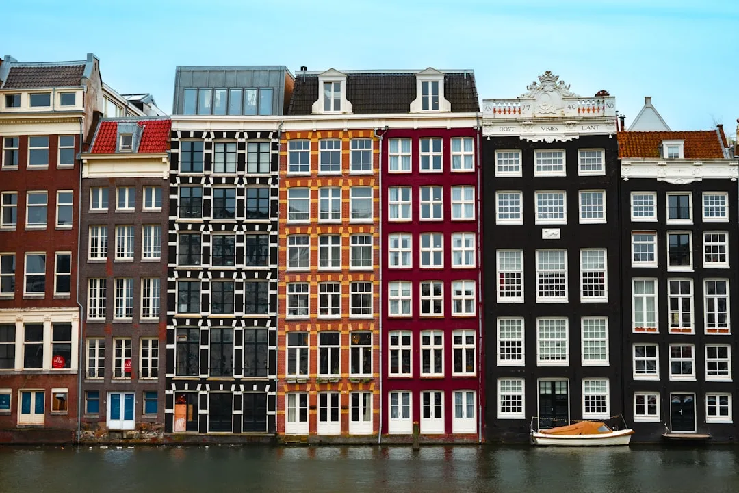 Amsterdam — Toshkentdan arzon chipta 2026