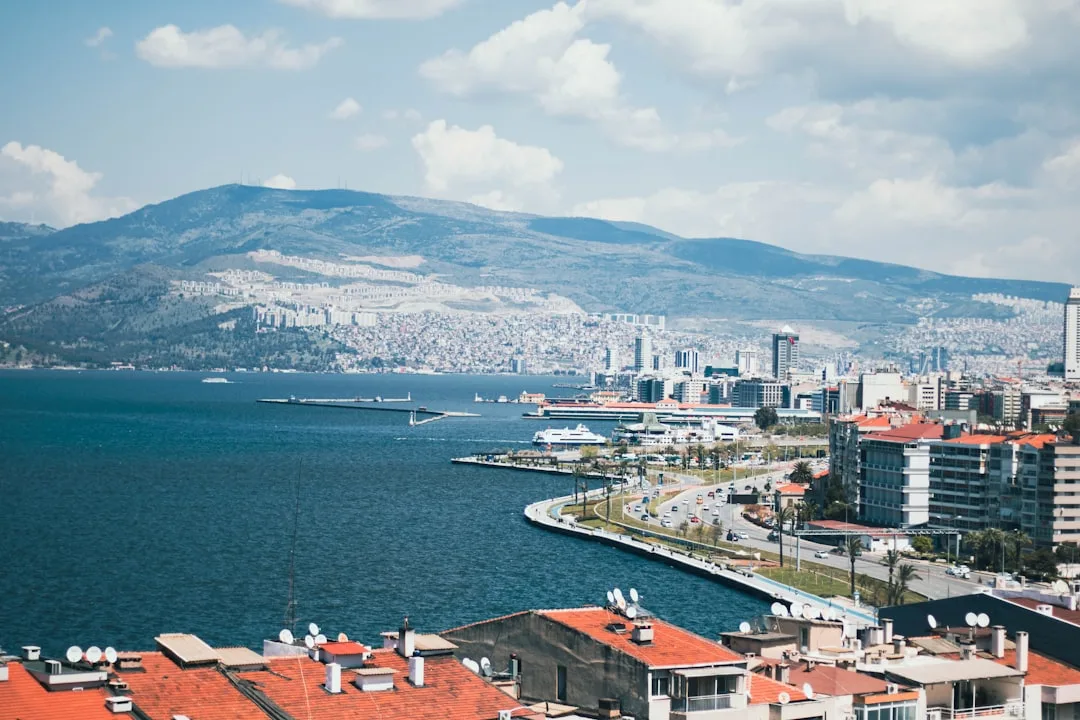 Izmir panoramasi — UzAirDesk aviachiptalar